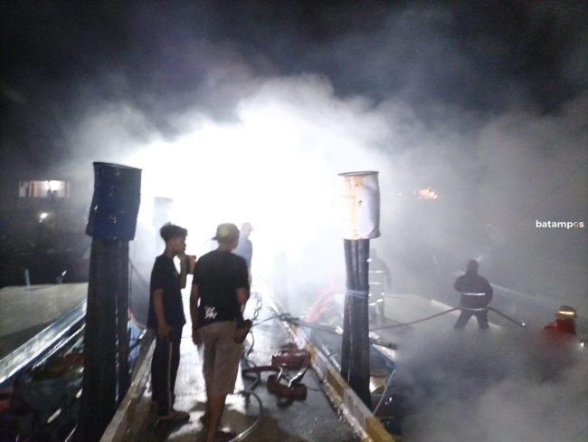 Kapal Rawai Terbakar di Saat Sandar di Komkong, Meral