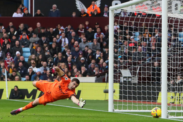 Tiga Gol Bunuh Diri Tercipta, Aston Villa Paksa Liverpool Main Seri
