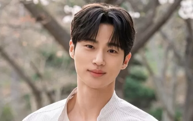 Byeon Woo Seok Sering Didatangi Fans, Agensi Cemaskan Keselamatan Artis