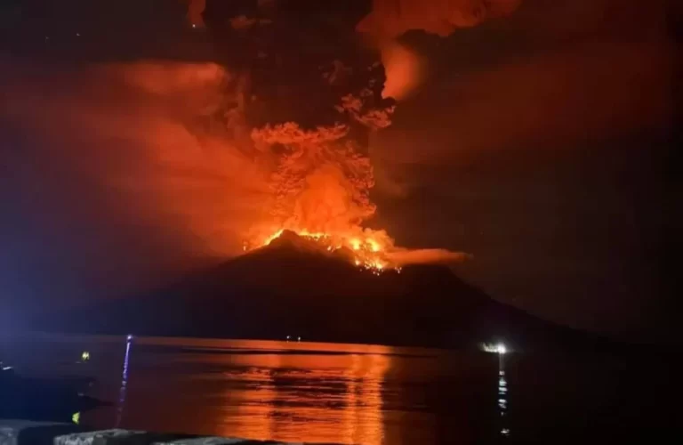 Presiden Minta Dipercepat Relokasi Warga Terdampak Erupsi Gunung Ruang
