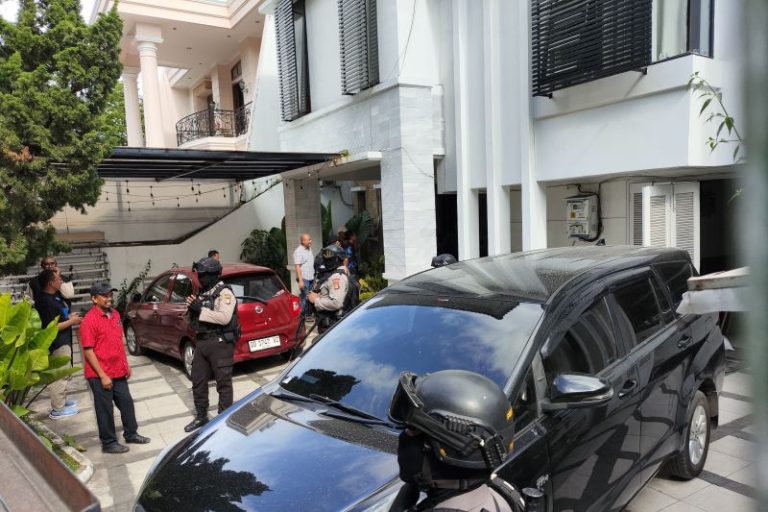 KPK Geledah Rumah Keluarga SYL di Makassar