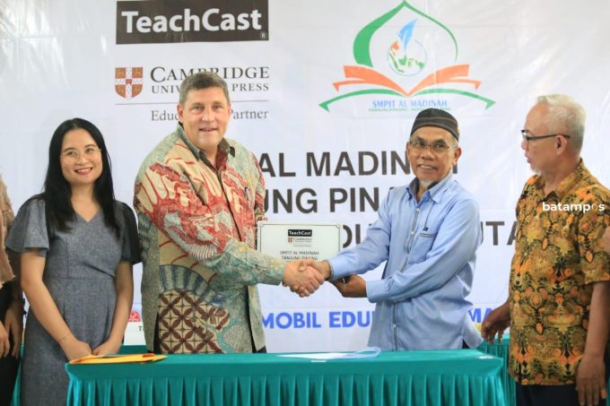 SMPIT Al Madinah Datangkan Tenaga Pengajar dari Amerika
