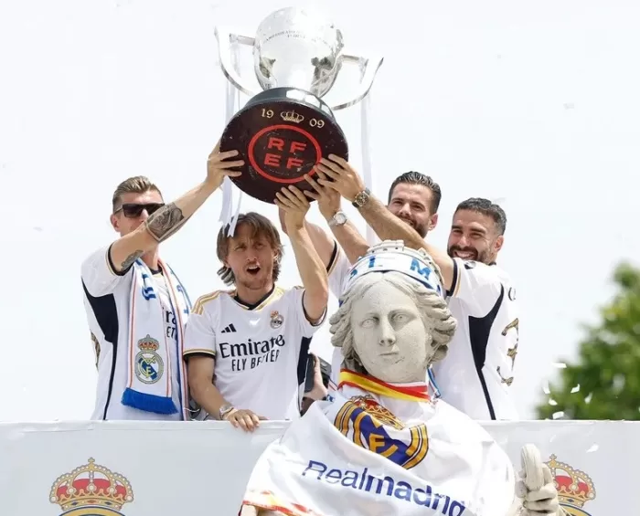 Real Madrid Rayakan Gelar Juara La Liga Bersama Penggemar