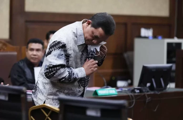 Usai Dituntut 5 Tahun Penjara, Achsanul Qosasi Serahkan Nasib ke Majelis Hakim