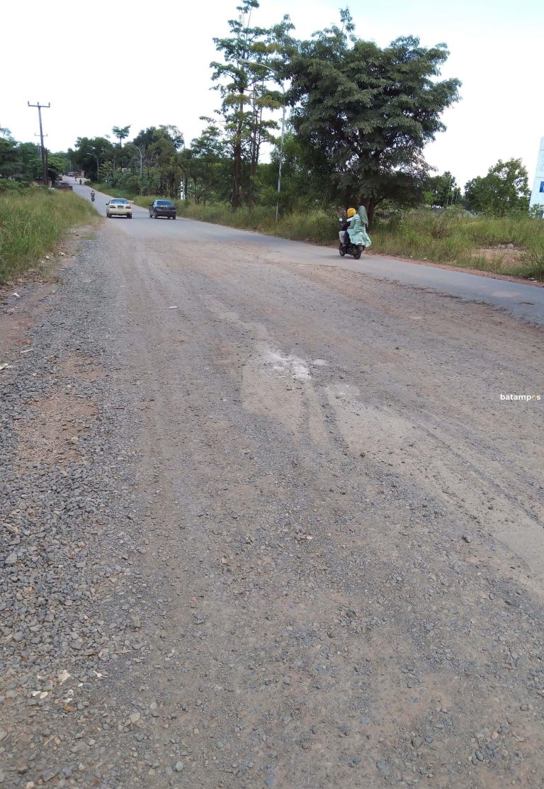 Jalan Menuju Pelabuhan Sagulung Butuh Perbaikan