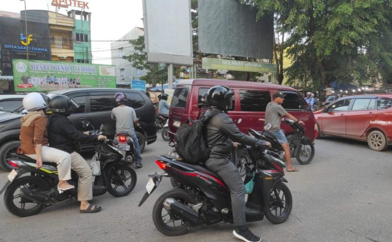 Kesemrawutan Jalan Tengku Sulung Batamcenter Tak Tertolong