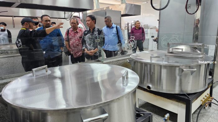 Pastikan Fasilitas Layanan Jemaah Lansia, Menag Cek Hotel dan Dapur Madinah