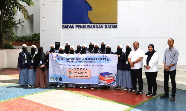 Perdalam Ilmu Kehumasan, Tim Ekskul Jurnalistik SMA IT Imam Syafi’i  Sambangi BP Batam