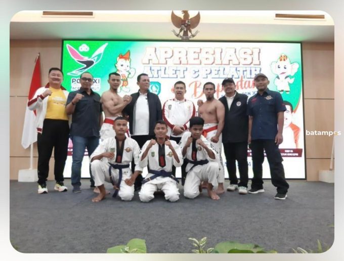 Gubkepri Serahkan Dana Aspirasi untuk Pelatih dan Atlit yang Lolos PON Aceh-Sumut