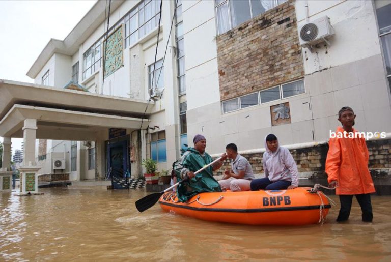 Kantor Camat Nongsa Antisipasi Banjir