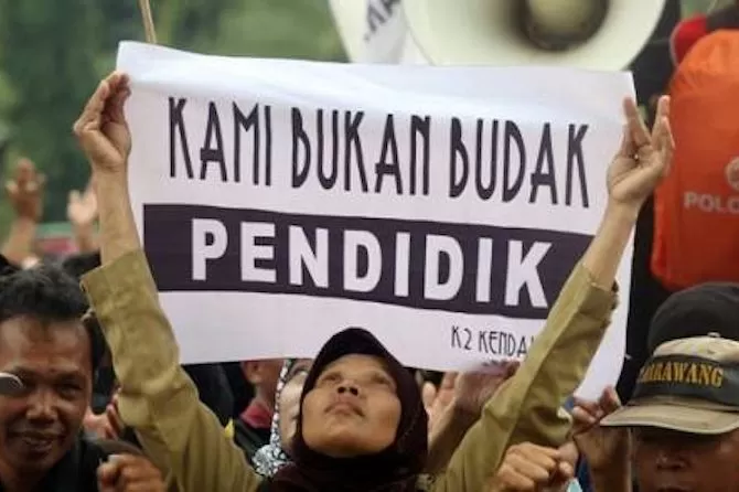 Hasil Survei: 79 Persen Guru Terpaksa Berhutang Karena Bergaji Rendah