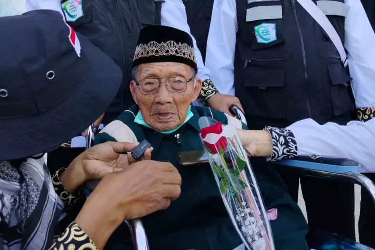 Kelahiran Tahun 1913, Jemaah Calon Haji Tertua dari Indonesia Tiba di Madinah