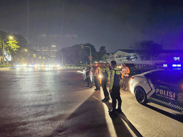 Jalan Mata Kucing Dijadikan Lintasan Drag