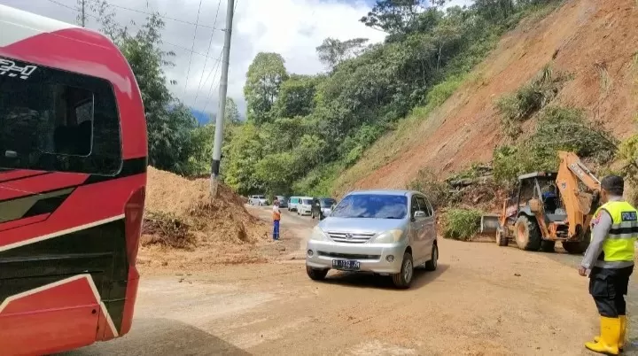 Jalur Padang – Bukittinggi Lewat Malalak Sudah Dibuka, via Silaiang Masih Putus
