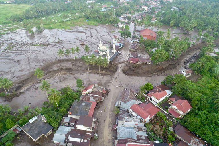 Dampak Banjir Bandang Lahar Dingin di Kawasan Gunung Marapi