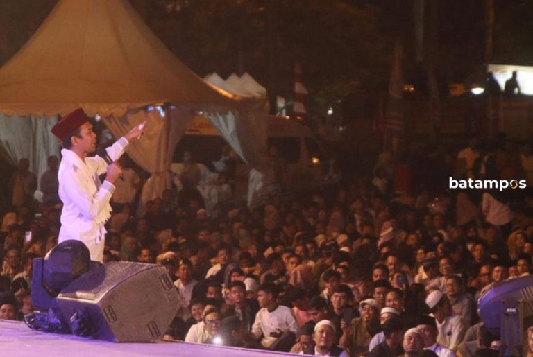 Ribuan Warga Batam Hadiri Tausyiah Ustad Abdul Somad
