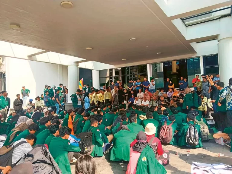 Mahasiswa Protes UKT karena Mahal, Aptisi Sebut PTN Tetap Saja Dikejar Calon Mahasiswa
