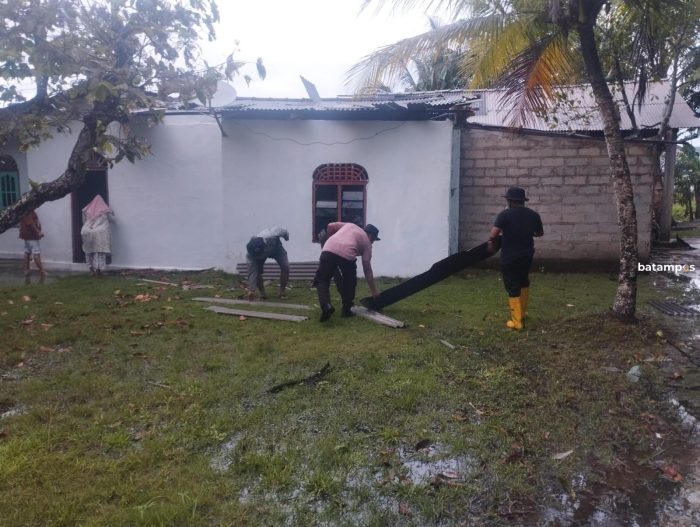 Angin Puting Beliung Rusak 7 Rumah Warga di Dompak