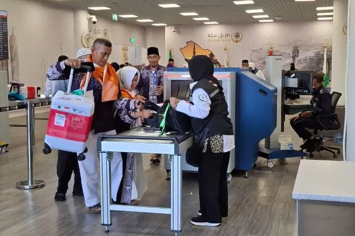 Jamaah Haji Gelombang Dua Diminta Kenakan Pakaian Ihram Sejak di Embarkasi