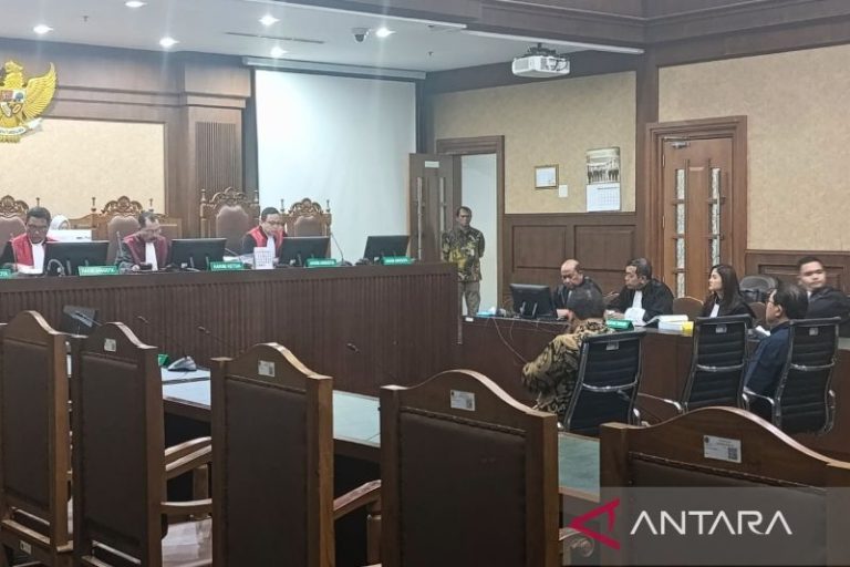 Terbukti Terima Suap BTS 4G, Achsanul Qosasi Divonis 2,5 Tahun Penjara