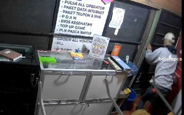 Konter Ponsel Dibobol Pencuri, Aksesoris HP Lenyap