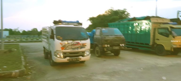 KMP Tandeman Masih Perawatan, Puluhan Mobil Gagal Berangkat ke Riau