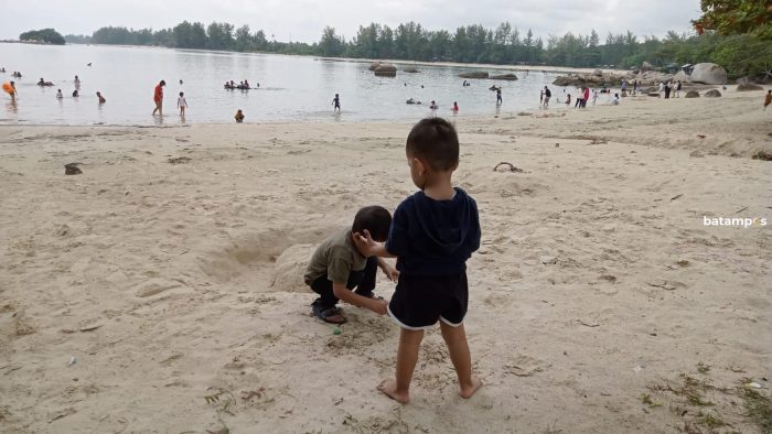 Pantai Trikora di Bintan Ramai Dikunjungi Wisatawan saat Libur Idul Adha