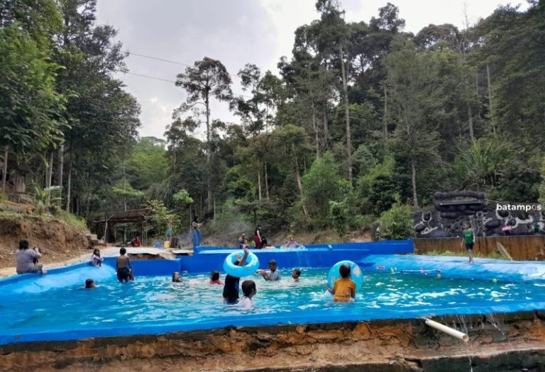 Wisata Alam Lembah Pelangi Ramai Dikunjungi Saat Libur Hari Raya