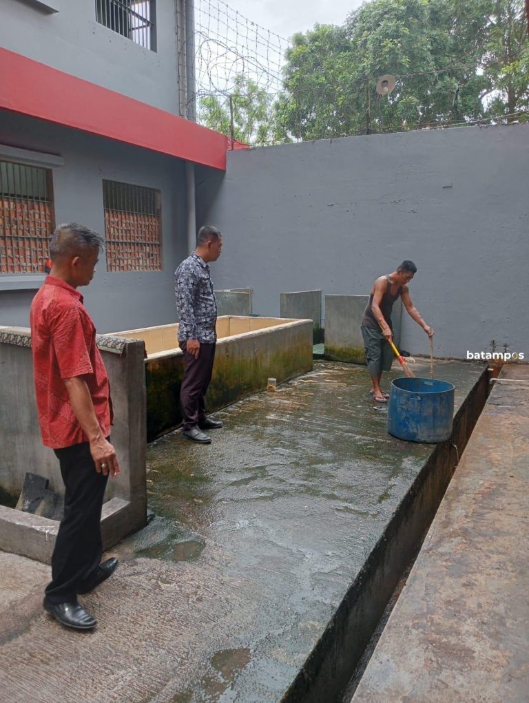Cegah DBD, Lapas Batam Lakukan Pembersihan Blok Hunian WBP