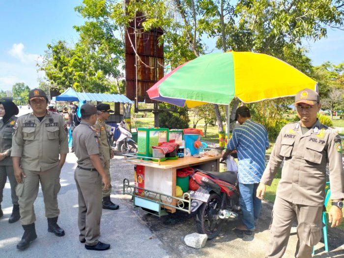 Satpol PP Lakukan Penertiban Pedagang di Kaki Lima
