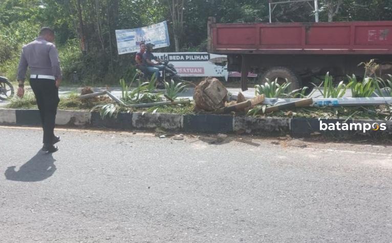 Rambu Lalu Lintas dan Median Jalan Rusak Parah, Polisi Lakukan Penyelidikan