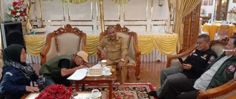 Bupati Karimun Jadi Orang Pertama Dicoklit dan Didata oleh Petugas Pantarlih