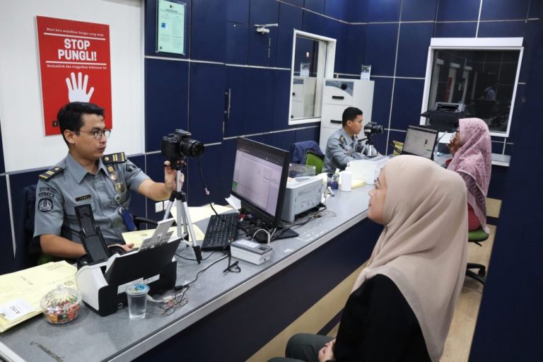 Gangguan PDN Buat Layanan Paspor di Batam Tertunda