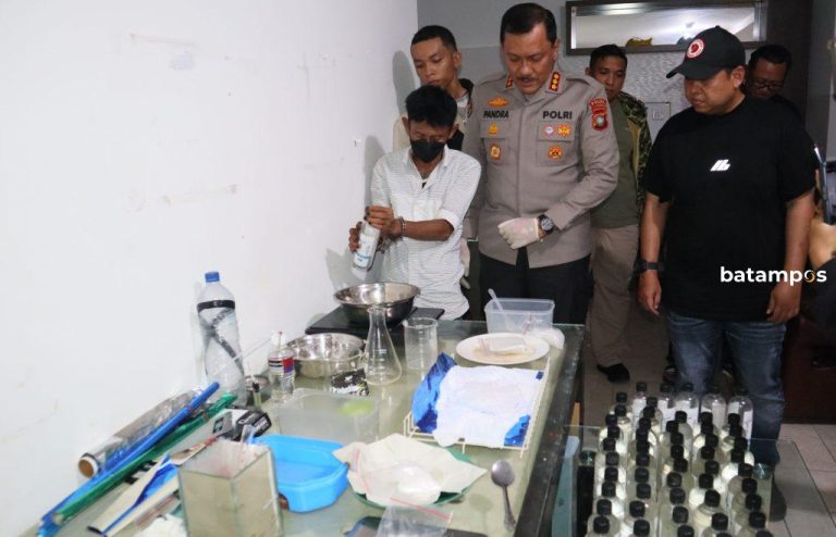 Pasutri Beli Sabu Cair ke Batam, Polisi Buru 2 Pelaku Home Industry Sabu