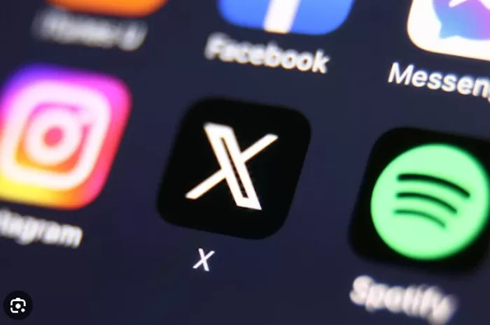 Masyarakat Indonesia Begitu Betah Memelototi Media Sosial, Ini Positif dan Negatifnya