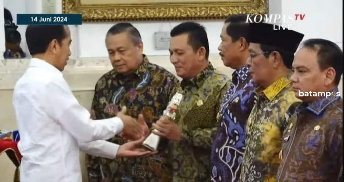 Sukses Kendalikan Inflasi, TPID Kepri Raih Penghargaan TPID Provinsi Berkinerja Terbaik