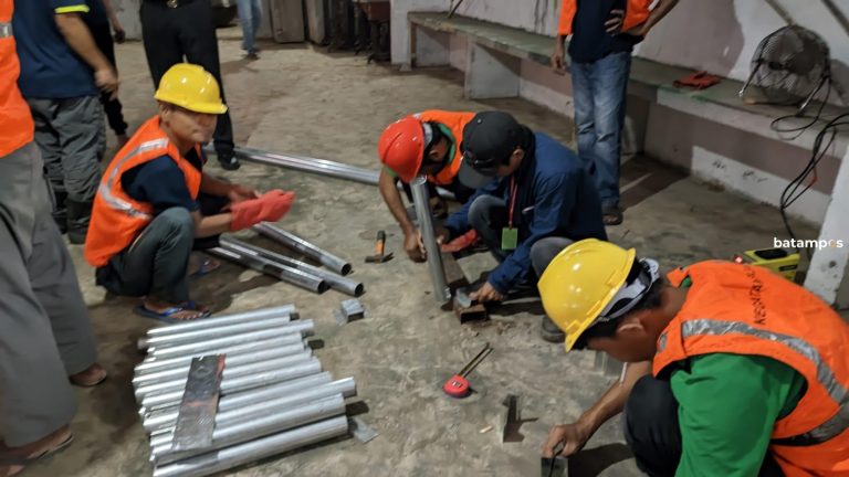 Warga Binaan Lapas Batam Sukses Rakit 50 Tiang Lampu PJU Melalui Program Pembinaan Kemandirian