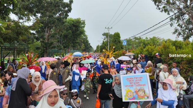 Kecewa Menunggu Lama, Peserta Pawai yang Digelar Pemko Tanjungpinang Bubar karena Hujan 