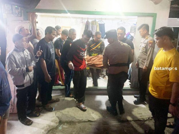 Lagi Berbincang dengan Rekan, Seorang Penjahit Terjatuh lalu Meninggal
