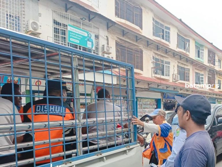 Tak Pakai Baju Pink dan Tanda Pengenal, Dishub Batam Tertibkan 26  Juru Parkir