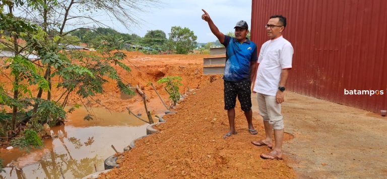 Aliran Drainase Sempit Akibat Pematangan Lahan, Puluhan Rumah di Kaveling Senjulung Terendam Banjir