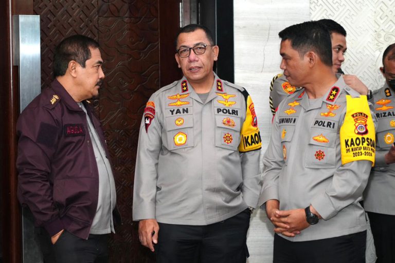 Menumbuhkan Kepedulian Sesama, Polda Kepri Kurbankan 65 Sapi dan 36 Kambing