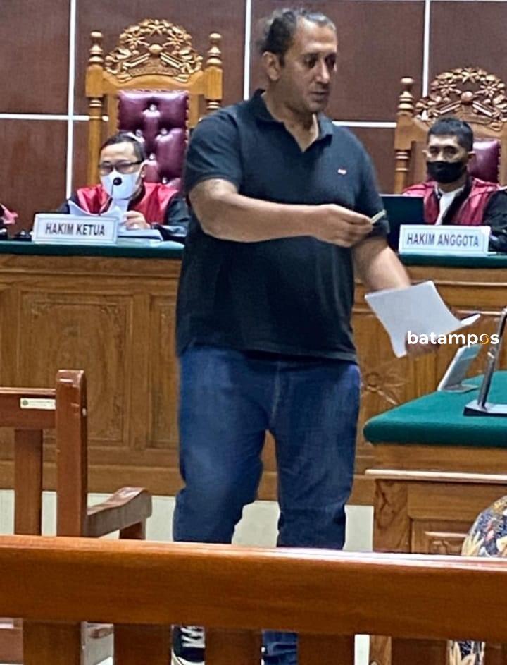 Bacakan Pledoi, Kapten Kapal MT Arman 114 Ungkap Kerinduan Terhadap Keluarga dan Minta Majelis Hakim untuk Membantunya Menyatukan Kembali Keluarganya