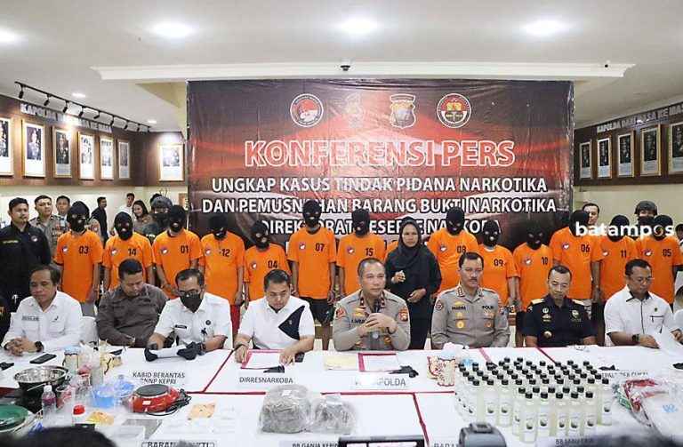 Pasutri Beli  Sabu Cair, Diolah Jadi Kristal