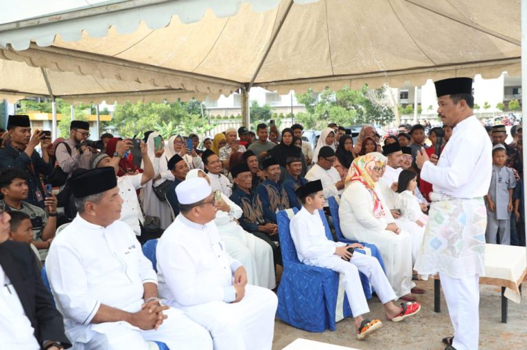 Kepala BP Batam dan Ketua Umum PIKORI BP Batam Serahkan 6 Sapi Super di Masjid Sultan Mahmud Riayat Syah