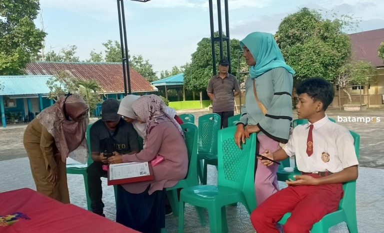 PPDB Hari Pertama di SMPN 11 Bintan, Sejumlah Orangtua Calon Siswa Datangi Sekolah karena Tak Paham PPDB Online