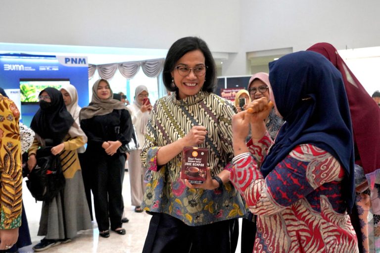 Menkeu, Sri Mulyani, Memberi Semangat Nasabah PNM untuk Terus Berdaya