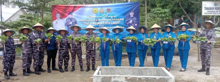 Lanal TBK Panen Raya Program Ketahanan Pangan