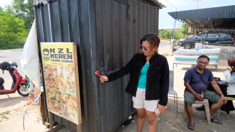 Warung Kontainer Dibobol Maling, Barang Dagangan hingga Uang Raib