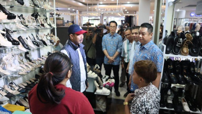 Pedagang di BCS Mall Masih Tutup